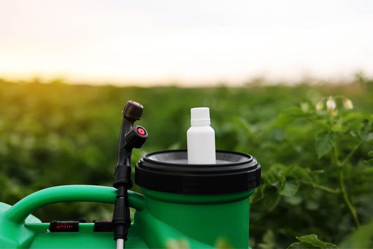 Zelený pesticidní postřik