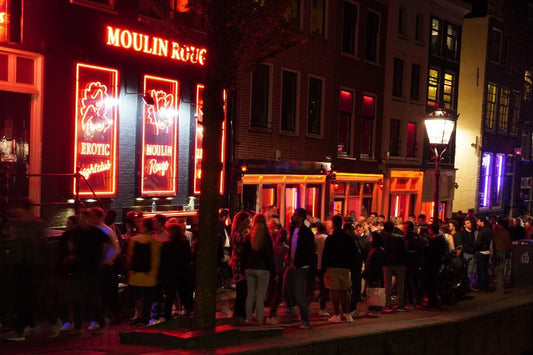 Amsterdam omezuje konzumaci konopí ve čtvrti červených luceren